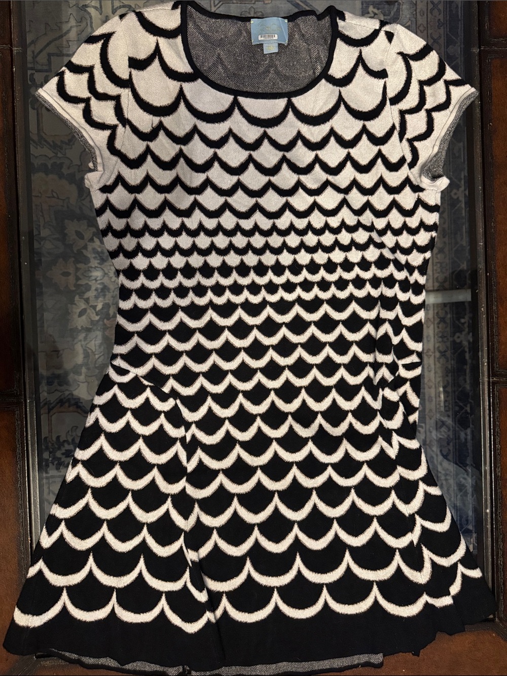 CeCe Black & White Scalloped Knit Short Sleeve Dress